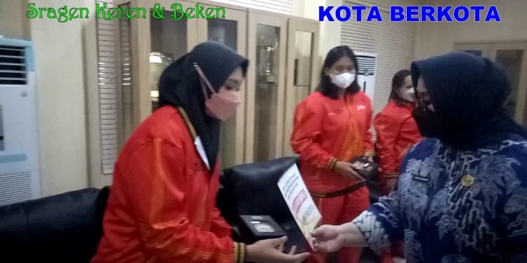 Dua Atlet Sragen Peraih Perak PON Dapat Taliasih Dari KONI