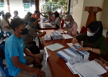 Target 1000 Vaksinasi, Petugas Kecamatan Nalumsari Kewalahan di Serbu Masyarakat