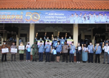 Bupati Jepara Serahkan Santunan Korpri untuk LKSA dan Pemenang Lomba