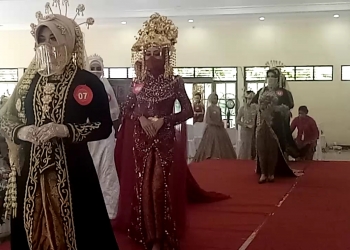 KEREN .. !!! Parade Pengantin Nusantara Harpi Sragen Berebut Piala Ketua DPRD