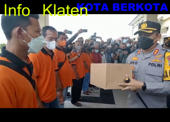 Polisi Klaten Bagi-Bagi Seribu Paket Jelang Tahun Baru 2022