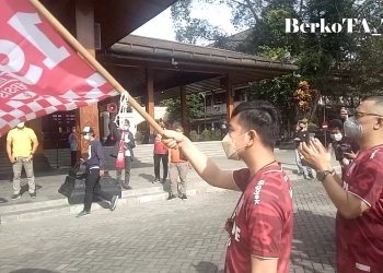 Tebak Skor Menang 2-0 Wali Kota Gibran Berangkatkan 100 Suporter Persis ke Bogor SOLO