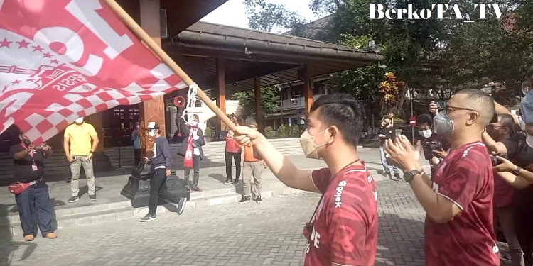 Tebak Skor Menang 2-0 Wali Kota Gibran Berangkatkan 100 Suporter Persis ke Bogor SOLO