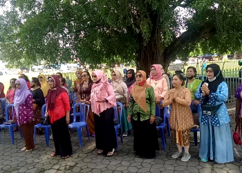 Senam Berkebaya Semarak Hari Ibu 2021 di KPK Solo