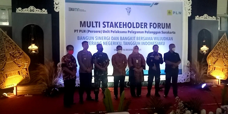 Aksi Bupati Yuni Jajal Molis di Acara PLN Multistakeholder Forum 