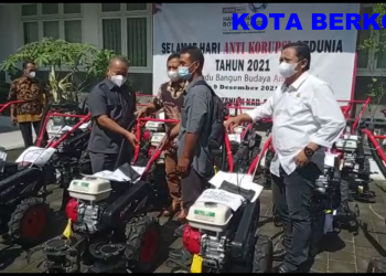 Kader PDIP Boyolali Bagi-bagi Traktor & Perontok Padi , Pesan Agar Tidak Dijualbelikan