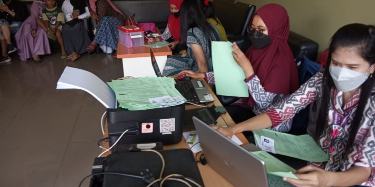 Vaksinasi dan Pemeriksaan HIV Penghuni Kost di Pantai Pungkruk Jepara