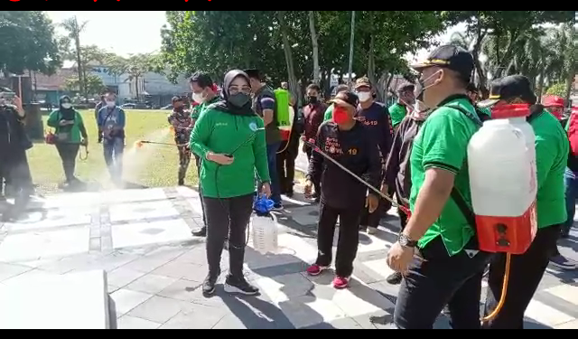 KLATEN GELAR SEMPROTAN ECO ENZYME MASUK REKOR MURI