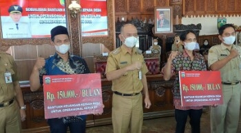 Bupati Jepara Berikan Bantuan Operasional Ketua RT dan RW