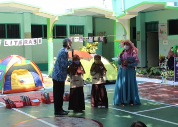 Piknik Literasi, Awali Belajar Siswa Kelas 3 SDIT Nur Hidayah Surakarta