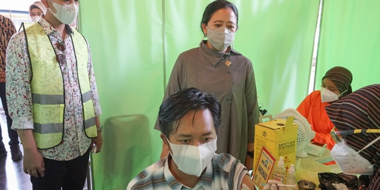 Dukung Program Vaksin Dosis Ketiga, Ketua DPR RI : “ Berikan Gratis Bagi Masyarakat Kurang Mampu “