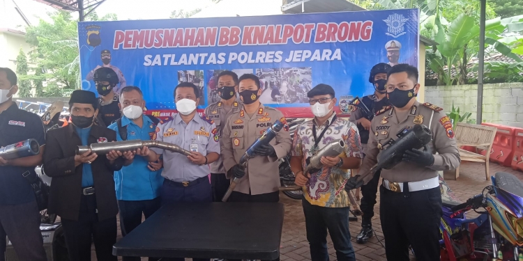 Polres Jepara Musnahkan Knalpot Brong Hasil Razia