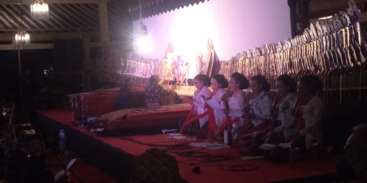 Tetapkan Putra Mahkota , PB XIII Gelar Ringgit Dengan Lakon Parikesit Jumeneng Ratu di Sasana Mulya