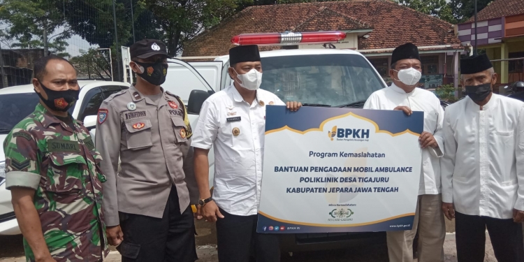 Desa Tigajuru Mayong Antusias Sambut Bantuan Mobil Ambulance DPR RI