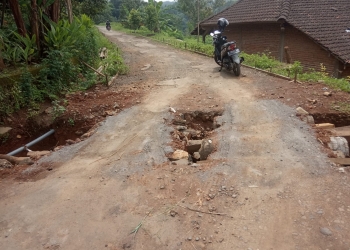 Proyek Jalan dan Gorong Gorong Mangkrak, Pertanian Terhambat Warga Banyak Celaka
