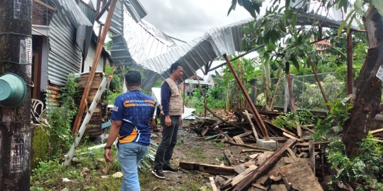 Sahabat Lestari Nasdem Kirim Bantuan Logistik Warga Jepara Yang Terkena Puting Beliung