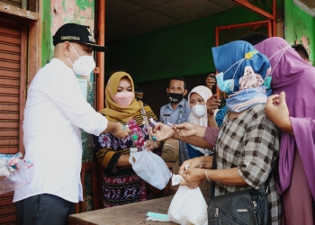 Pendistribusian Minyak Goreng Murah, diBagikan Bupati di Jepara Utara