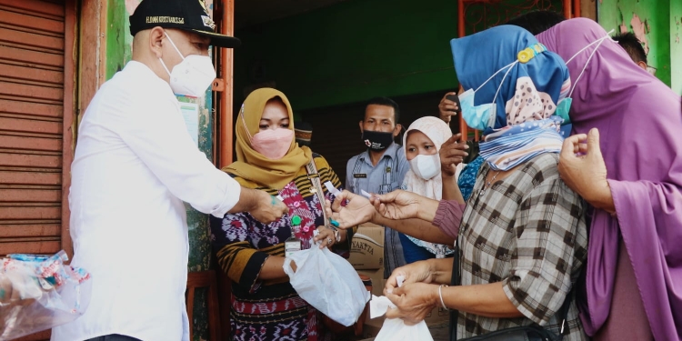 Pendistribusian Minyak Goreng Murah, diBagikan Bupati di Jepara Utara