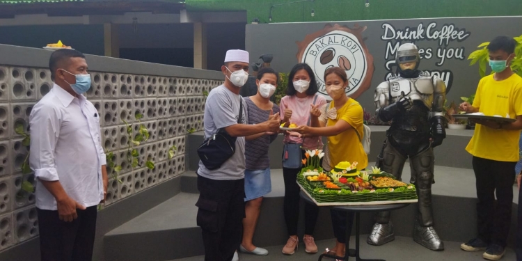 Soft Opening Kafe BAKALKOPI Diwarnai Santunan Yatim Piatu