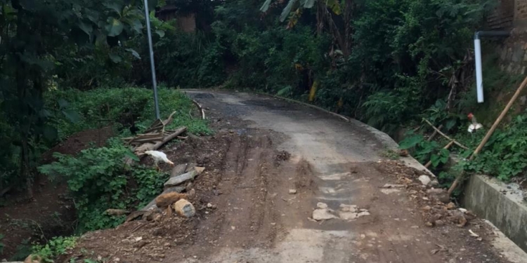 Proyek Jalan Gorong Gorong Mangrak di Mayong, di Duga diKerjakan Asal Asalan Oleh Pemborong.