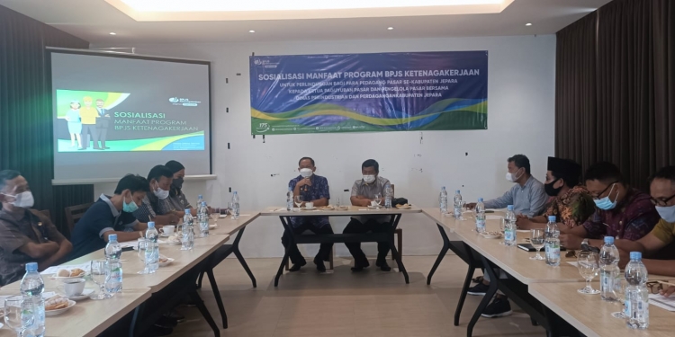 Disperindag Sosialisasi Manfaaat BPJS KetenagaKerjaan dengan Pengurus Pasar Se’Jepara