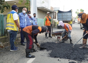 Perbaikan Jalan Jepara di Pantau Langsung Bupati