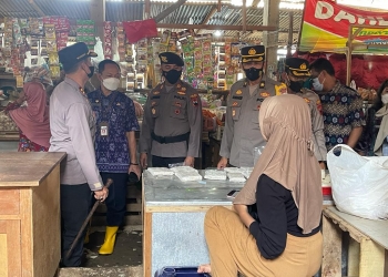 Cek Ketersediaan Stok Minyak Goreng, Kapolres Jepara Kunjungi Pasar Jepara 1 Dan 2