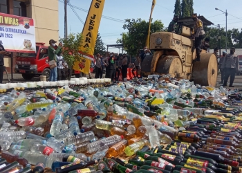 Mapolres Jepara Musnahkan Ribuan Botol Miras