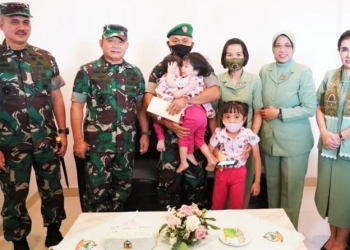 Haru Serda Fredrik Putri Kembar Siamnya Dijenguk Langsung Oleh Kasad