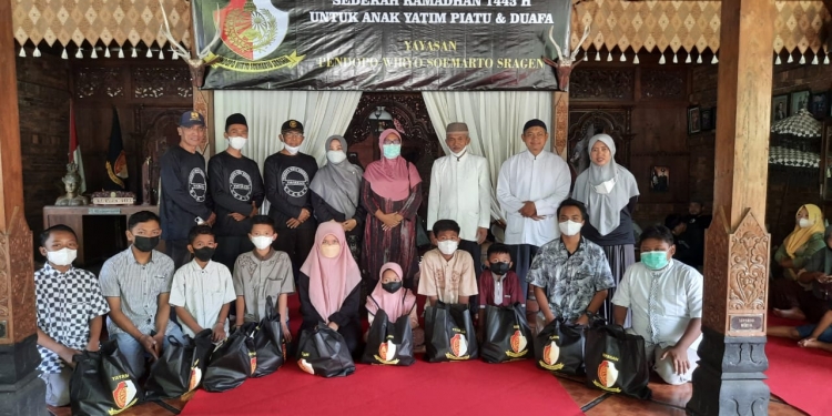 Keluarga Besar Yayasan Pendopo Wiryo Soemarto Sragen Gelar Sedekah Ramadhan 1443