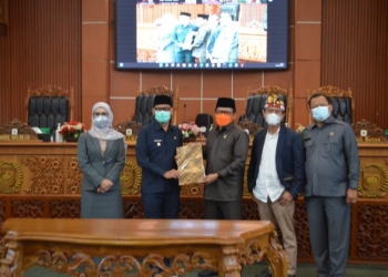 Rapat Paripurna DPRD Kota Depok Dalam Rangka Penyampaian Pandangan Umum Fraksi Golkar Terhadap 6 Raperda Kota Depok Tahun 2022