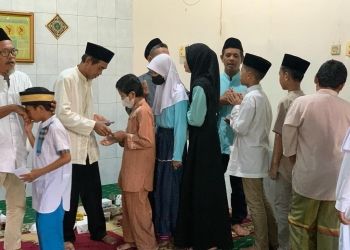 Santuni Anak Yatim dan Bantu Pembiayaan Renovasi Musholla