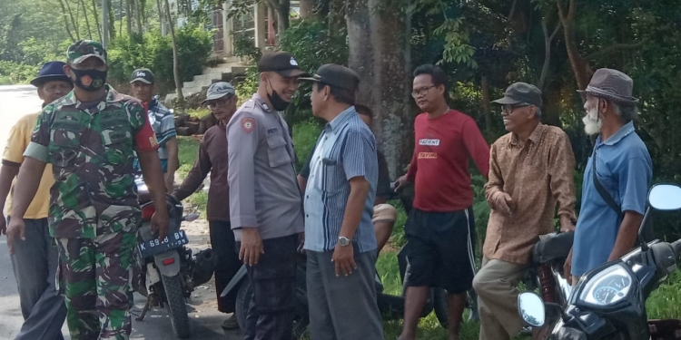 Pagar Akses Jalan Proyek Galian C Di Desa Bungu diGembok Warga