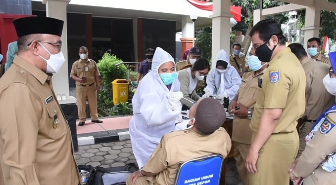 ASN & Non-ASN Pemkot Depok Jalani Swab Antigen di Hari Pertama Kerja