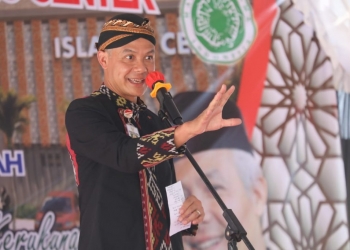 Ganjar Pranowo Resmikan gedung Islamic Center Jepara