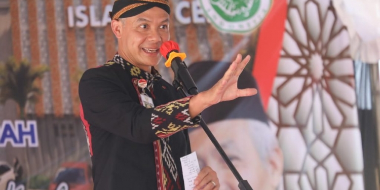 Ganjar Pranowo Resmikan gedung Islamic Center Jepara