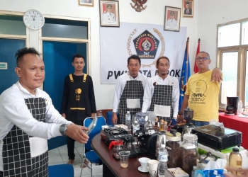 PLN UIP2B Latih Wartawan Ngeracik Kopi Di PWI Depok