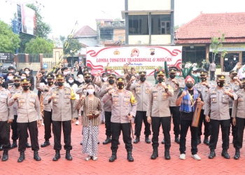 Sambut Hari Bhayangkara Ke 76 Polres Jepara Adakan Lomba Tongtek tradisional Dan Modern