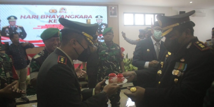 Hut Bhayangkara Ke 76, Dandim Kabupaten Bogor Beri Surprise Untuk Kapolres Bogor