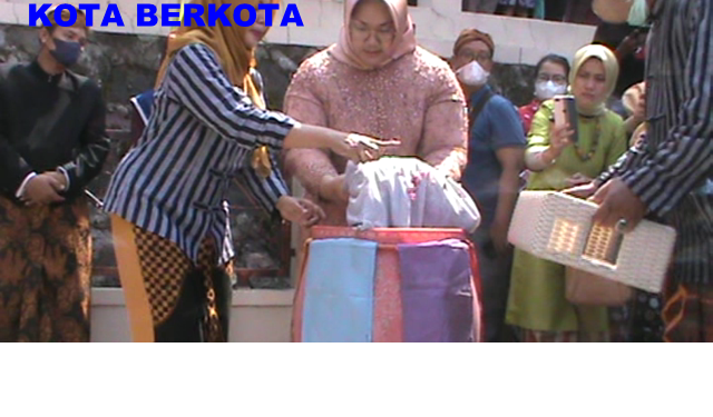 1 Suro di New Kemukus Bupati Yuni Cuci Slambu Makam Pangeran Samudra