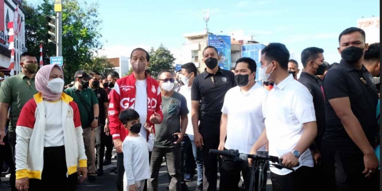 Gibran Solo Temani Jokowi Kunjungi CFD 7-8-2022