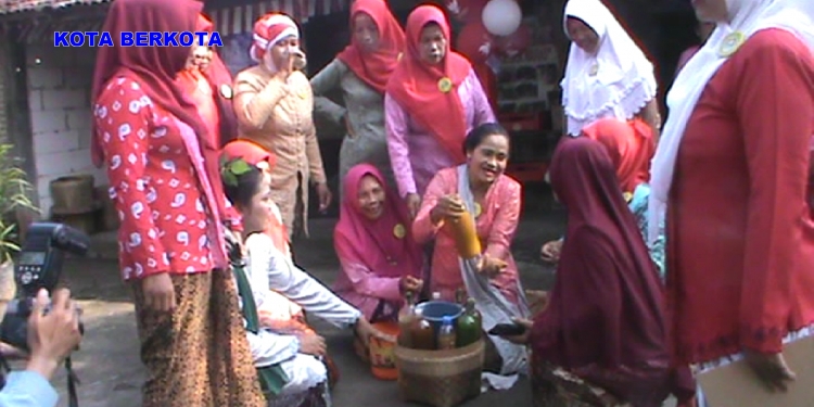 Semarak HUT RI-77 Komunitas Jamu Gendong EMPU Seger Waras Sragen Gelar Upacara & Lomba