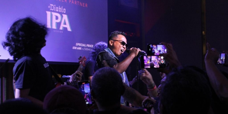 35 TAHUN ROXX BERGEMA DI BLANTIKA MUSIK ROCK INDONESIA