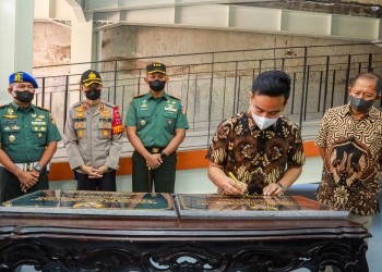 Gibran Solo meresmikan Gedung Parkir Ketandan Pasar Gede