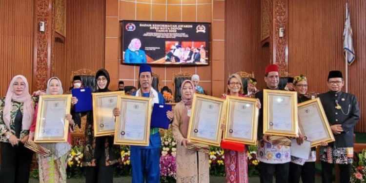 HUT DPRD Kota Depok Ke-23, 7 Anggota DPRD Meraih Penghargaan BKD Award