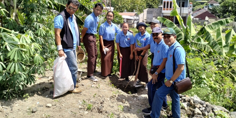 Sambut G-20 Kawan-Kawan Jokowi Alumni SMA 6 Solo Aksi Tanam Pohon