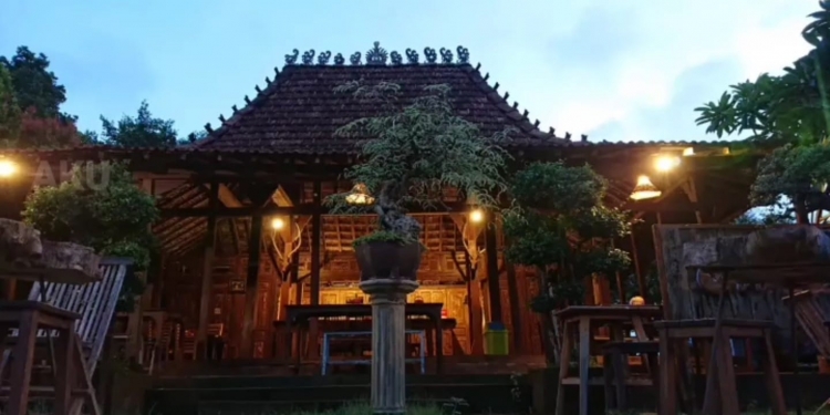 Berbagai Menu Tradisional Di hidangkan Di Cafe Joglo Susi