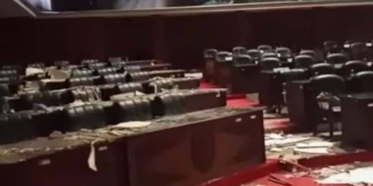 Gedung DPRD Sragen Porak Poranda. Enam Ruangan Hancur dan Satu Gedung Rusak