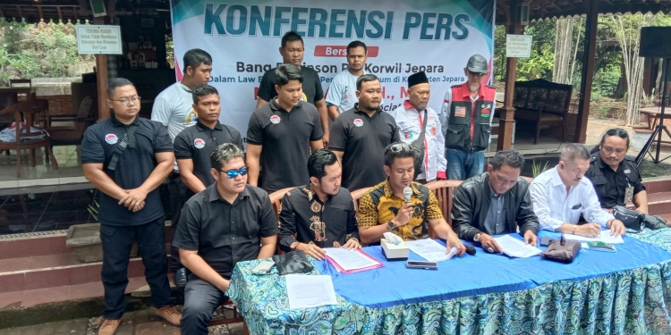 Robinson Gelar Konferensi Pers Terkait Laporan Plat K
