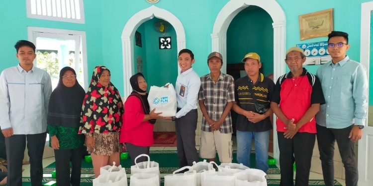 Peringati Hari Listrik, PLN Bagikan Sembako